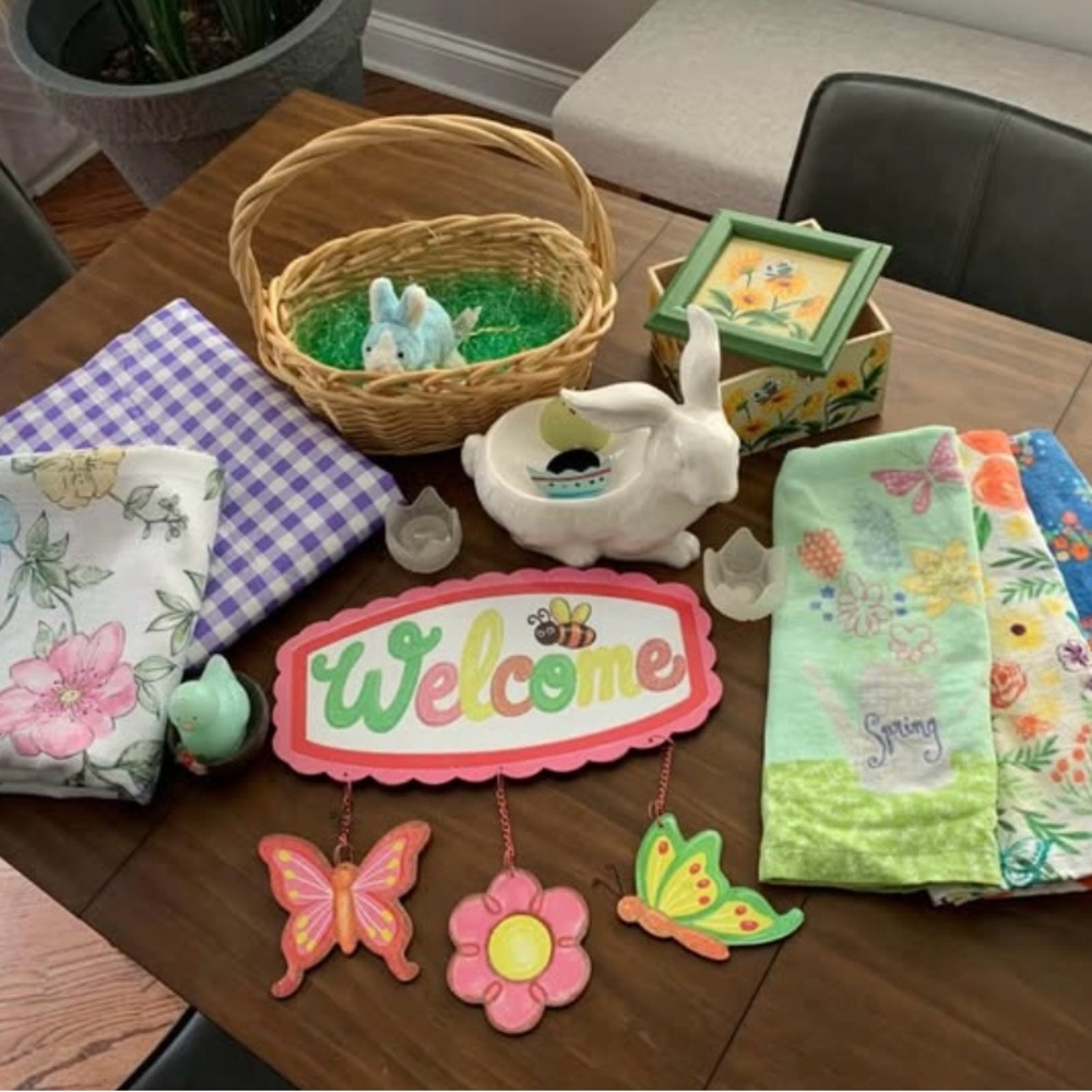 Spring Decor Set with Welcome Sign and Towels